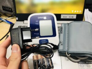 máy đo huyết áp omron hem-8712